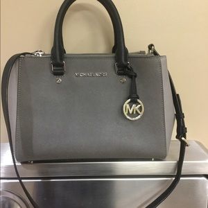 Medium Michael Kors Bag 🌹very rare color🌹